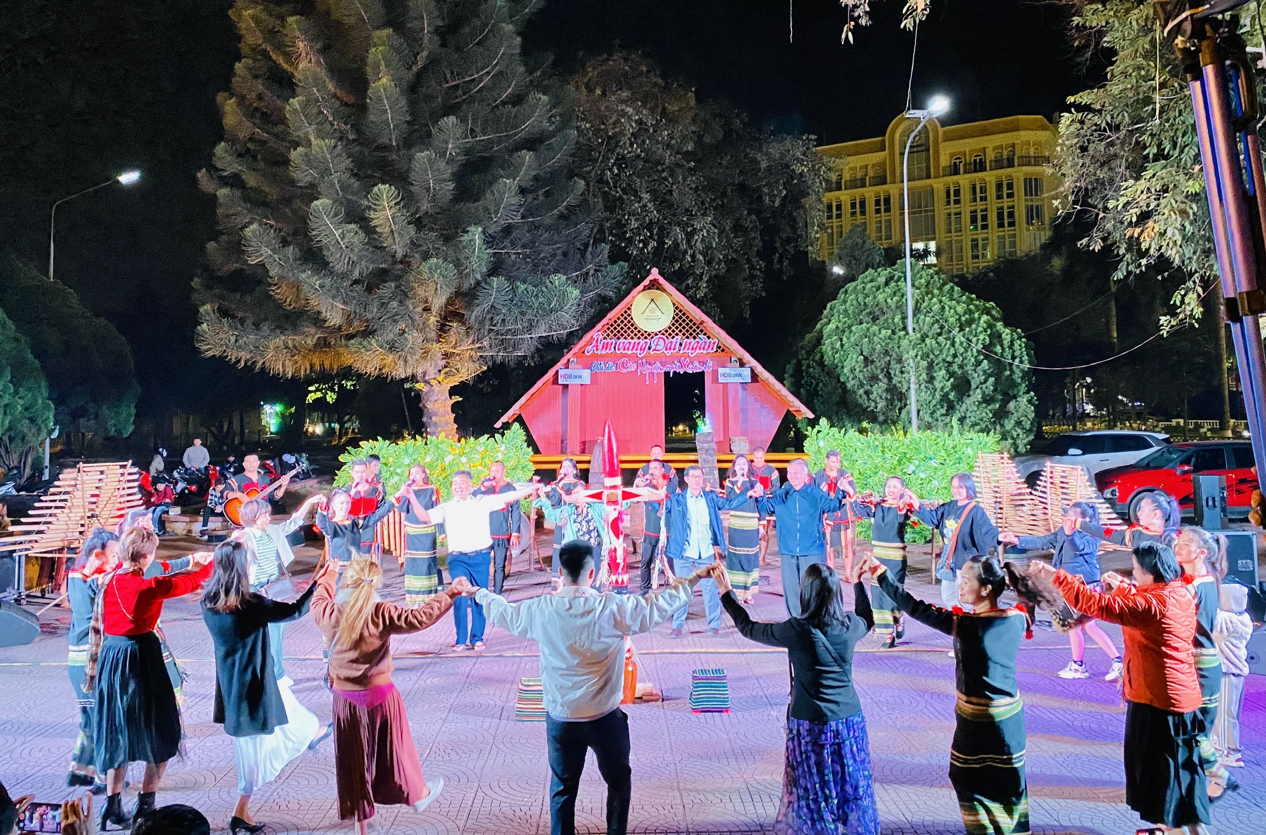 Chương trình biểu diễn Văn hóa Cồng chiêng phục vụ Nhân dân và du khách